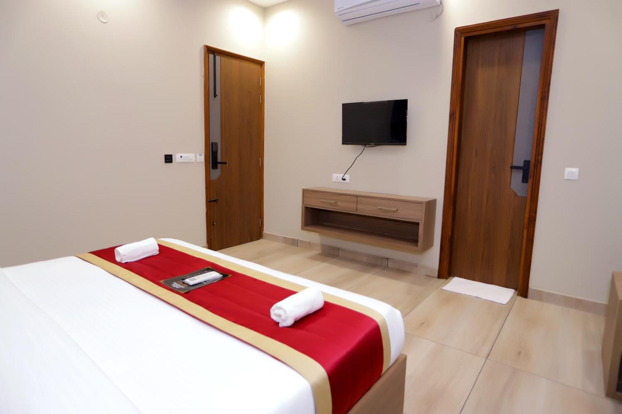Hotel Nirvana Inn - Near Expo Mart Greater Noida Exterior photo